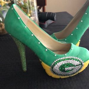 Green Bay heels